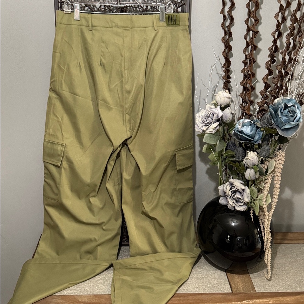 PrettyLittleThing Shape Olive Utility Cargo Pants Wide Leg Streetwear - Picture 3 of 8